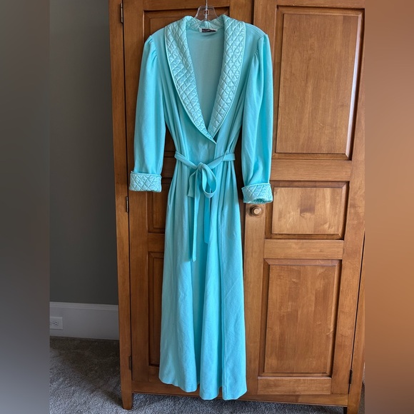 Vanity Fair Other - Vanity Fair Wrap-around Full Length Robe Size L